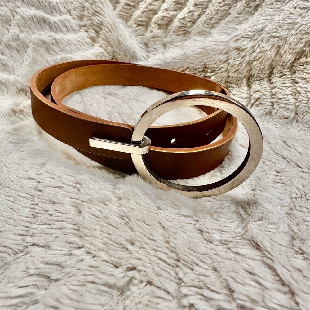 Talbots Circular Buckle Brown Leather Belt Made in Italy Size Medium, LIKE NEW!